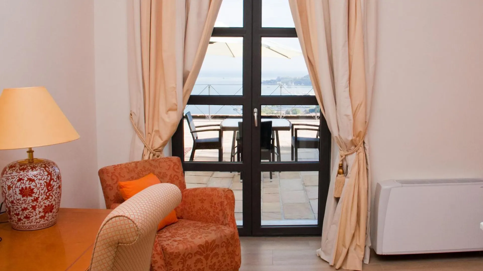 לה ספציה Miramare Apartments&Suites מלון דירות